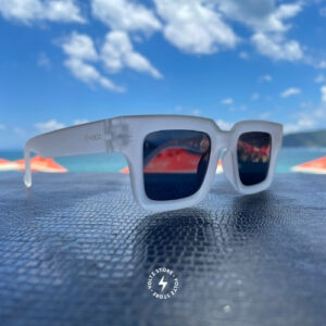 Itamambuca – Branco Translúcido / Lente Cinza