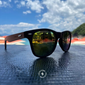 Malibu – Preto / Madeira Natural / Lente Dourada Espelhada